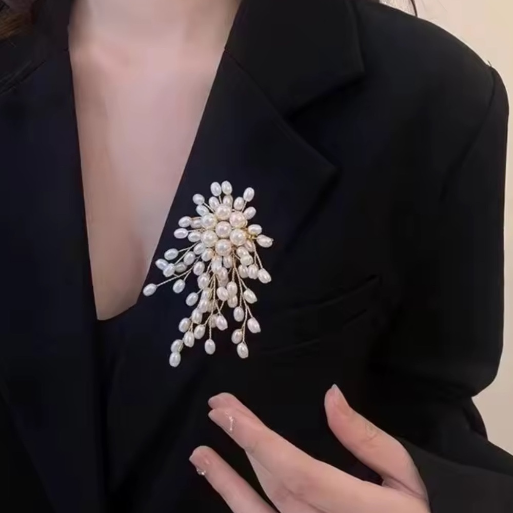 Anthropologie Unique Flora flowerPearl Brooch
